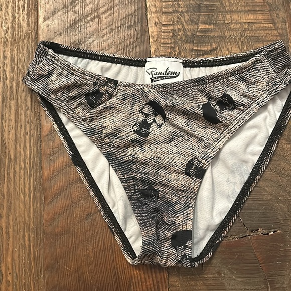 Random Hearts Skulls Bikini Size 7 - Picture 3 of 6